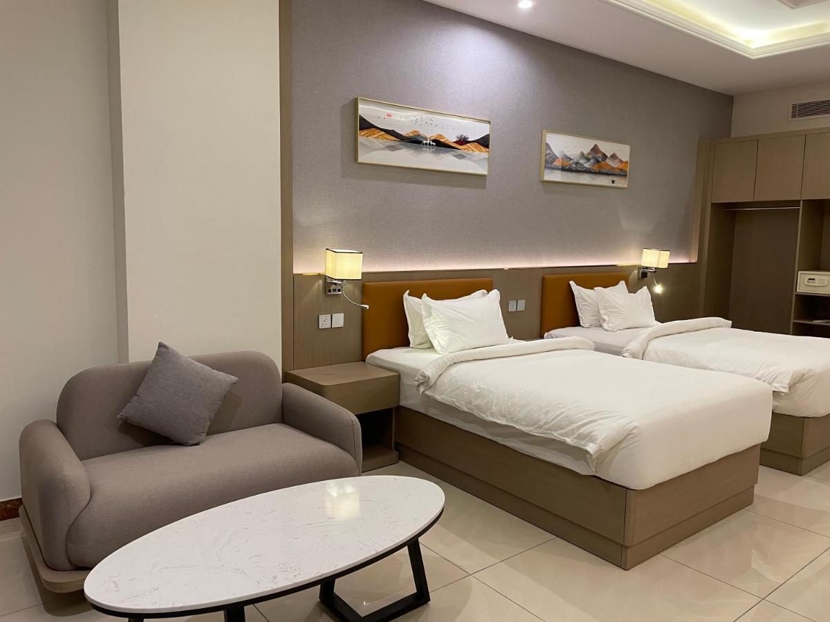 Season Inn Hotel_Al Hail Szíb Kültér fotó