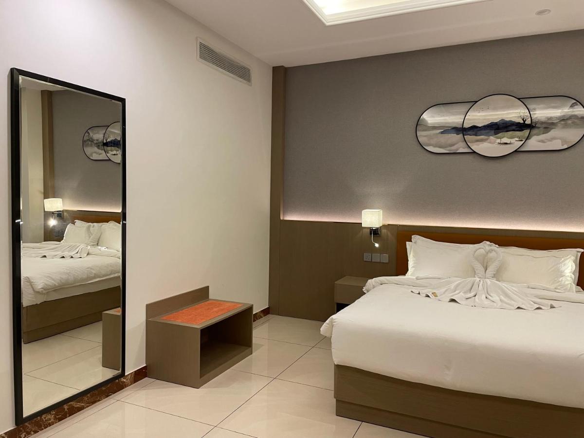 Season Inn Hotel_Al Hail Szíb Kültér fotó