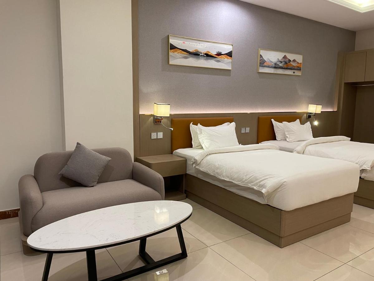 Season Inn Hotel_Al Hail Szíb Kültér fotó