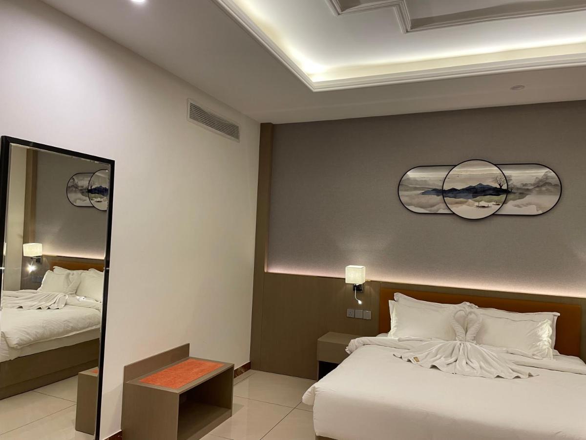 Season Inn Hotel_Al Hail Szíb Kültér fotó